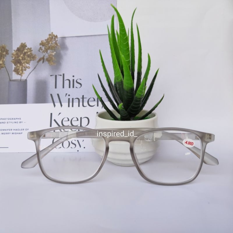 Kacamata minus rabun jauh