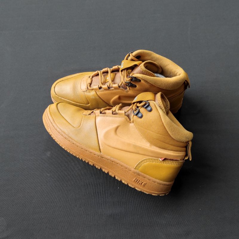 Sepatu nike outdoor coklat
