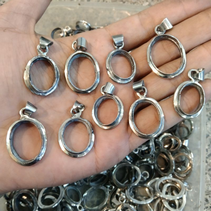 Ring liontin cewek cowok / ring liontin monel murah stainlist anti karat