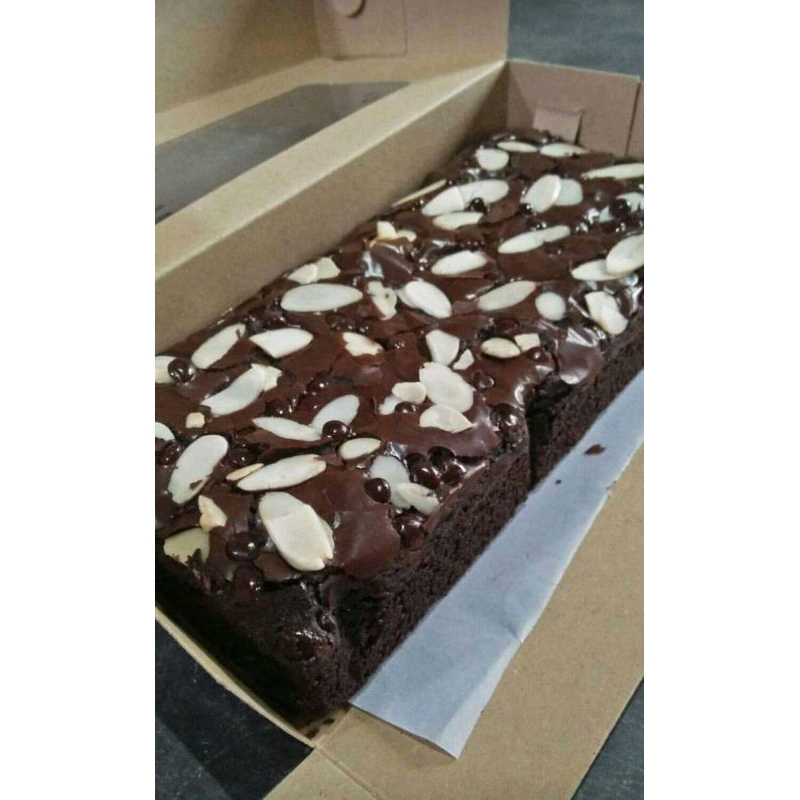 

Brownies panggang topping almond 20x10