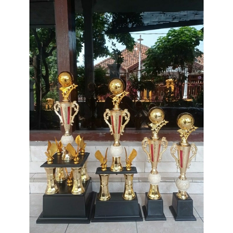 Piala Bola Kaki 4 set (1 set isi 4 piala)