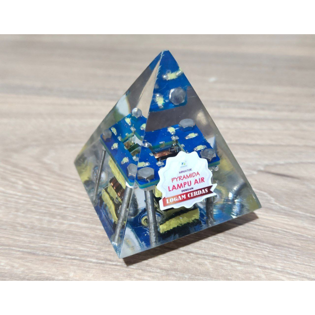 Piramida Lampu Air (Logam Cerdas)