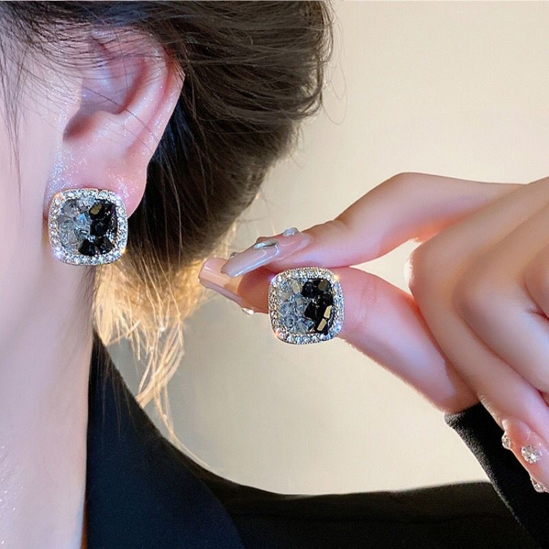 Anting Kristal Batu Hitam Anting Wanita AT485