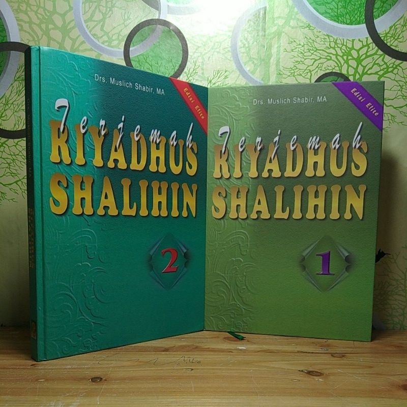 terjemah riyadhus Shalihin jilid 1 dan 2 lengkap Toha putra Lux