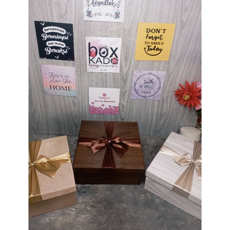 

Box Kado Ukuran 25cm x 25cm Tinggi 10cm By box Kado Banjarmasin