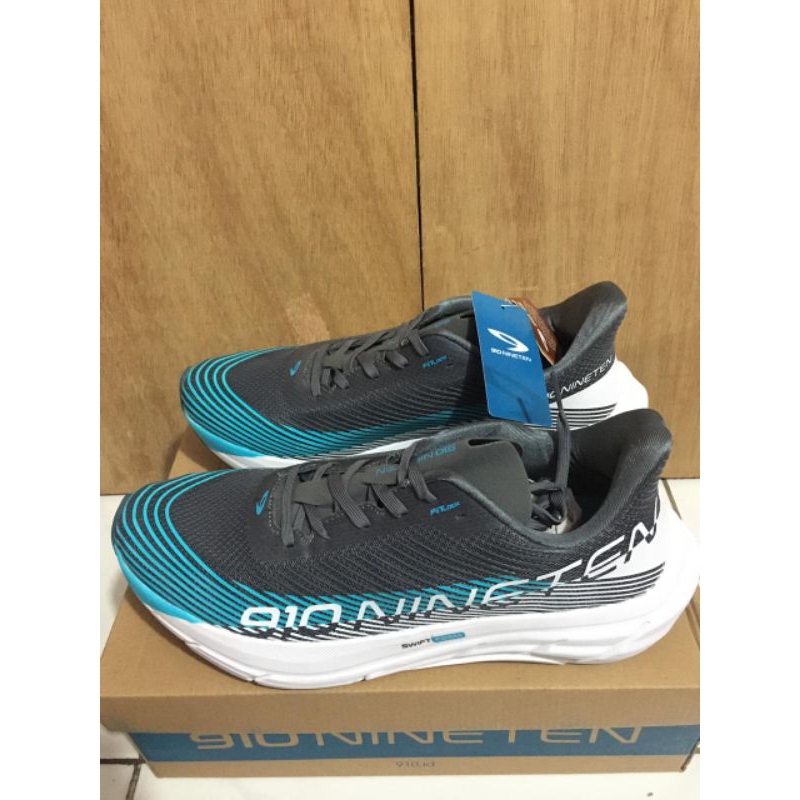 SEPATU RUNNING 910NINETEN REISHIKA BOLSTER