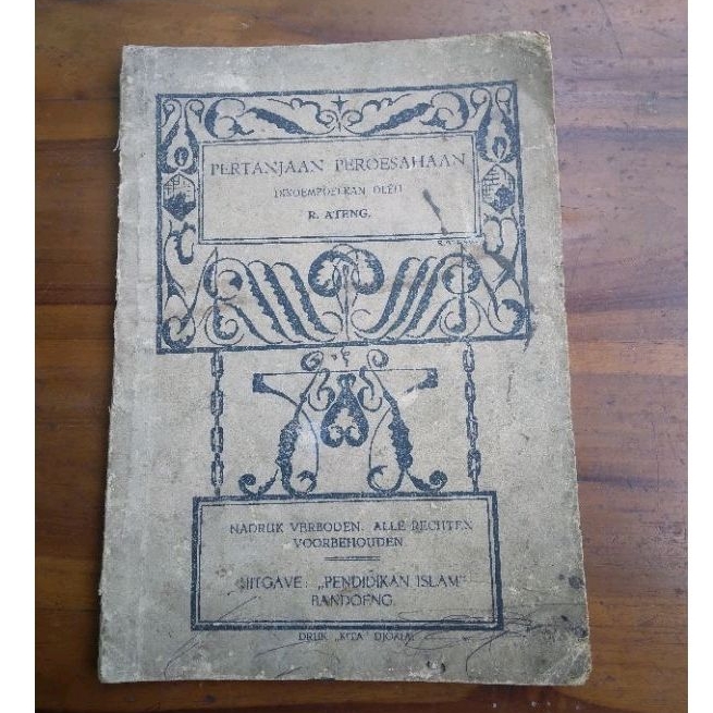 Buku Tua Ejaan OE PERTANJAAN PEROESAHAAN DIKOEMPOELKAN OLEH R ATENGNADRUK VERBODEN ALLE RECHTEN UITG