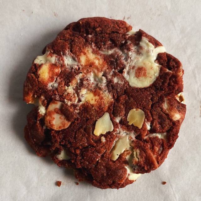 

La Ruz (Red Velvet Cookie) by @la.deesle