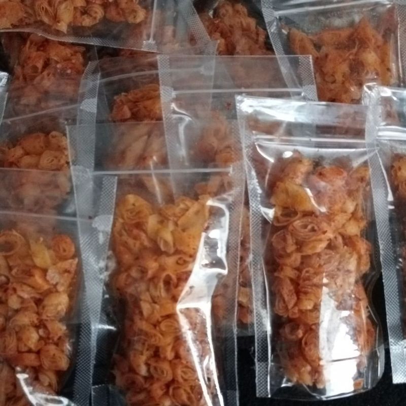 

kripik sumpia ngelel/12000 per 3 pcs/cemilan pedas/cemilan kriuk /