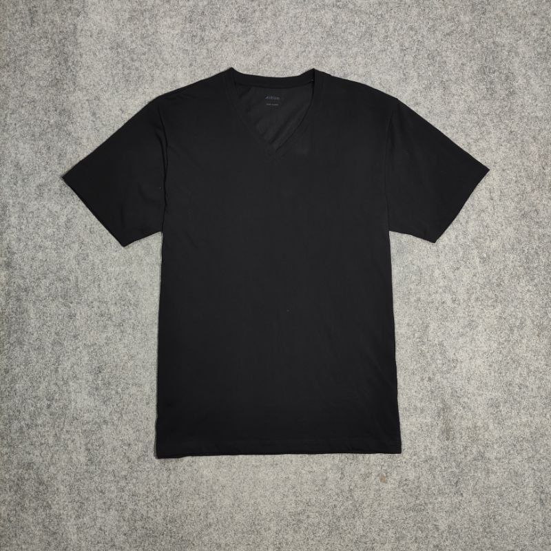 2pcs Kaos Tshirt Vneck UNIQLO AIRism Hitam
