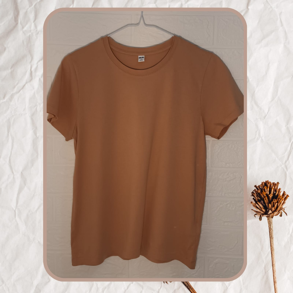 Uniqlo, Uniqlo coklat, Kaos Uniqlo coklat, Kaos Polos coklat, Kaos wanita, Kaos branded uniqlo