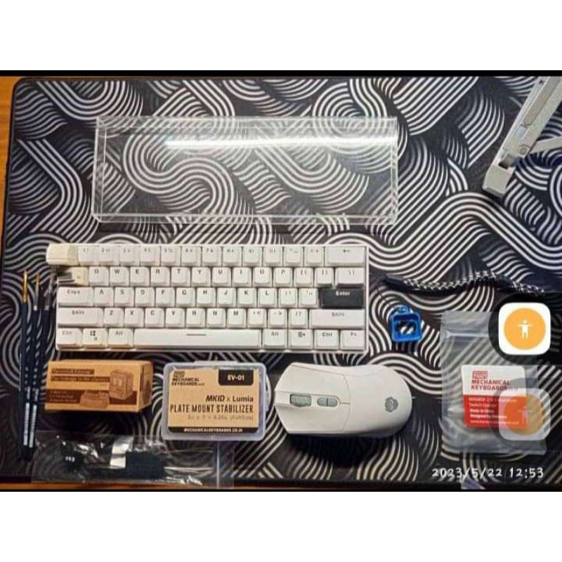 paket lengkap, sesuai di foto. keyboard koodo gecko x wireless dan mouse