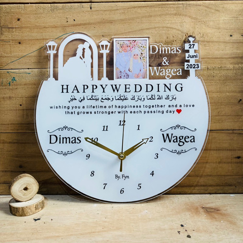 

Kado Pernikahan Islami Custom Putih Unik Bonus Box Kado dan Pita