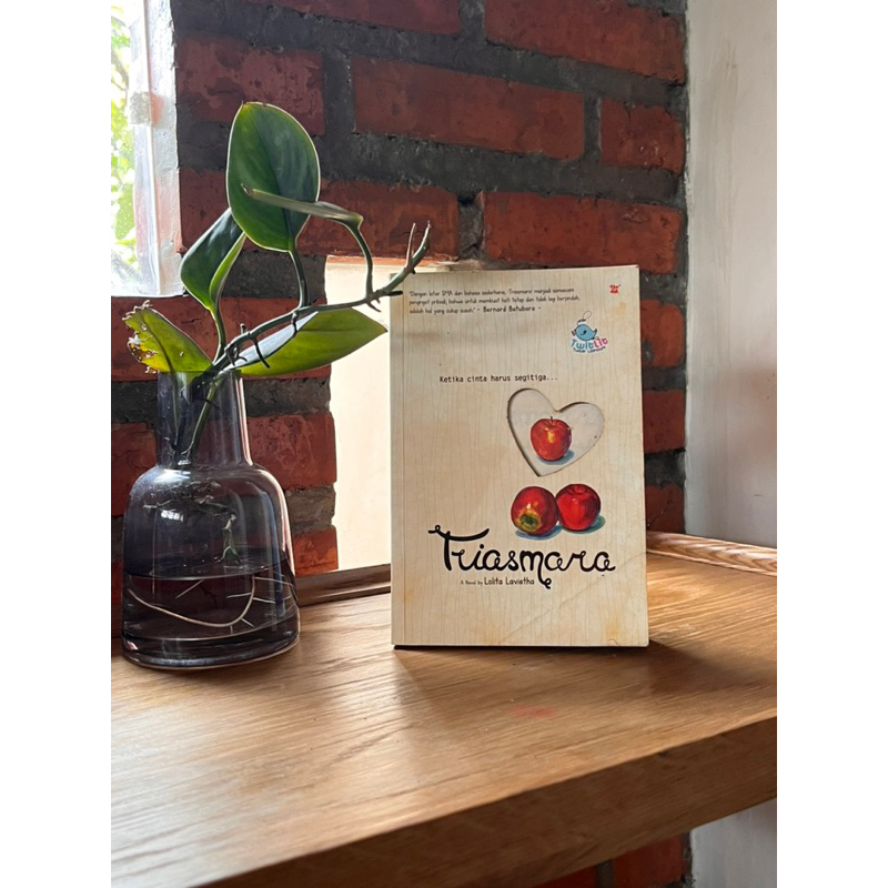 CD - Preloved - Buku/Novel - Lolita Lavietha - Triasmara