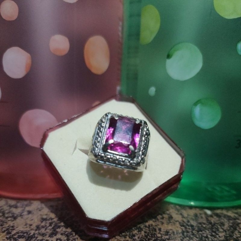 Batu Permata Merah Rose