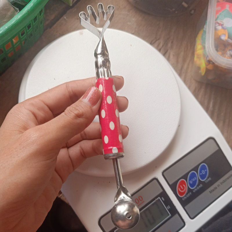 

Serutan kelapa buah melon semangka