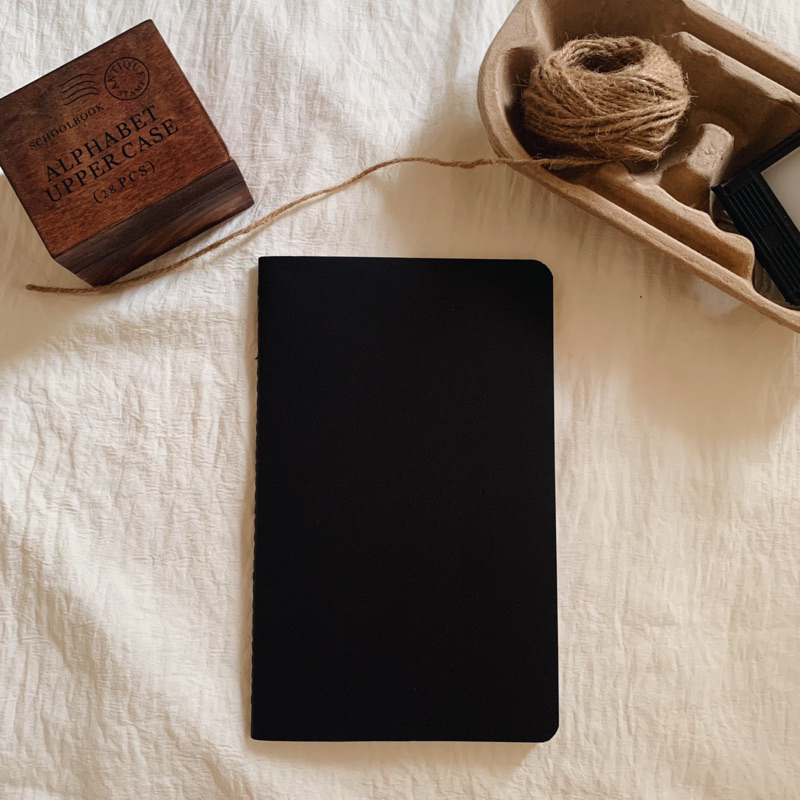 

MONTHLY PLANNER NOTEBOOK