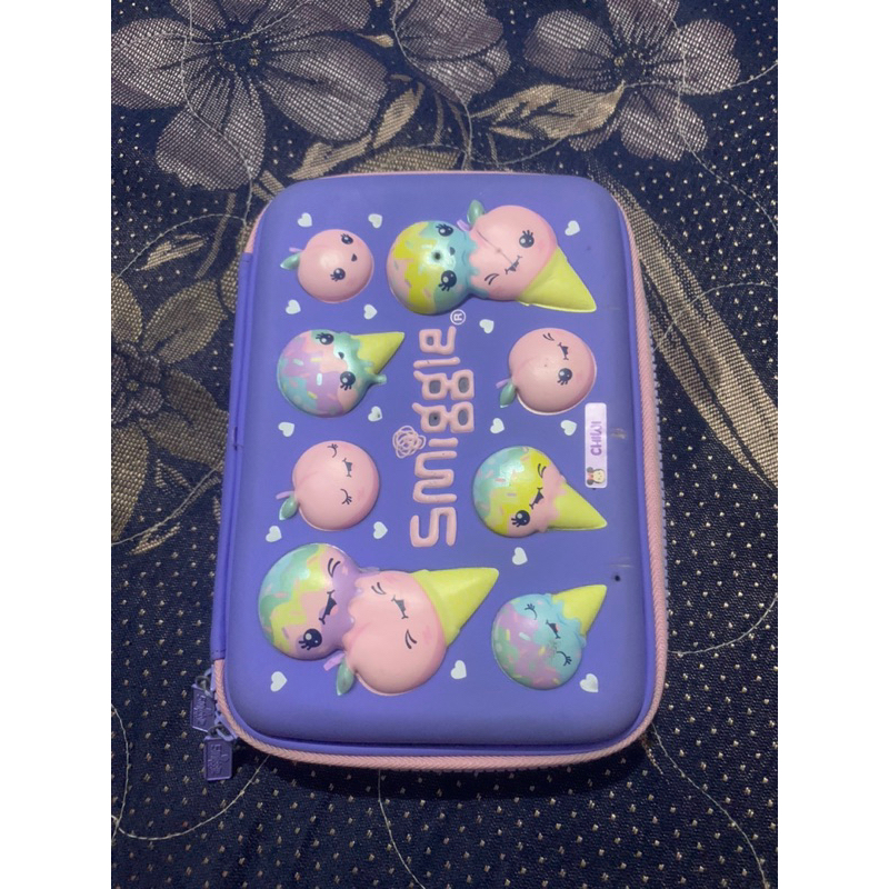 

Kotak Pensil Smiggle Preloved