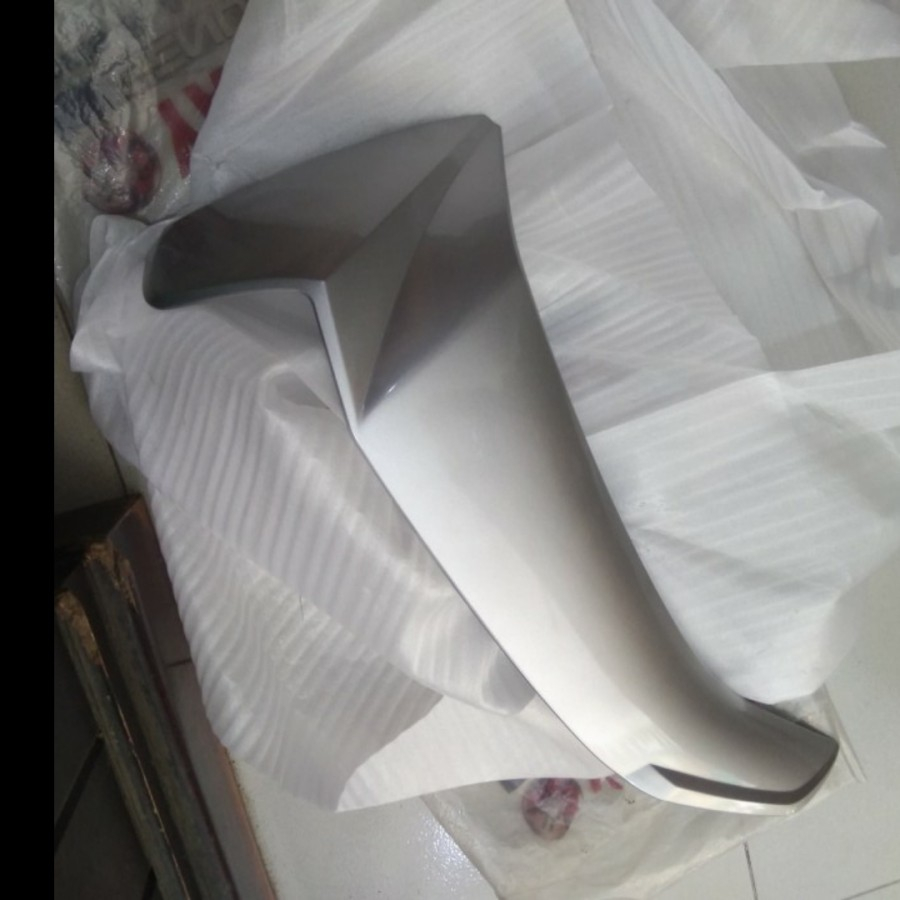COVER SAYAP LUAR KANAN VEGA R NEW SILVER / LEG SHIELD 2 (S3) 4D71,3S01 / 4D7-F8312-00-P2