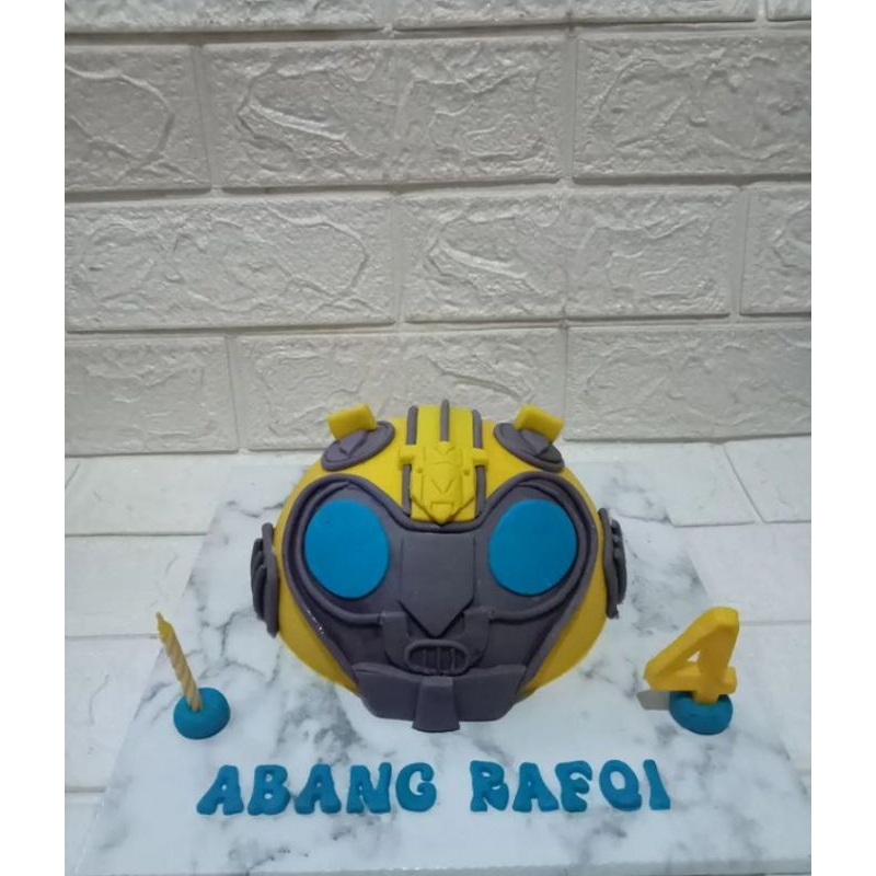 

pinata cake Bumblebee