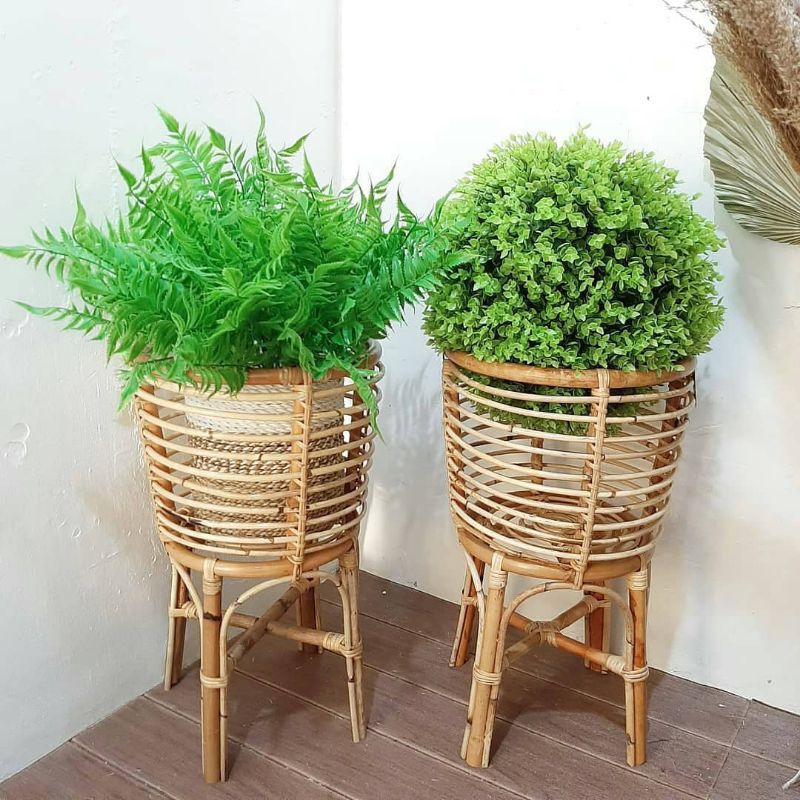 Standing Pot Rotan Natural Finishing Mengkilap / Tempat Bunga Dekorasi Studio Foto Sudut Ruangan