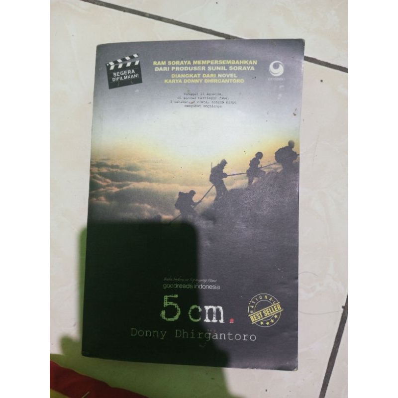 

5cm donny dhirgantoro