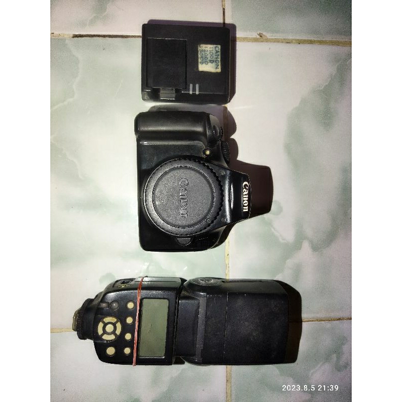 Kamera canon 1100D dan flash YN560IV mati total