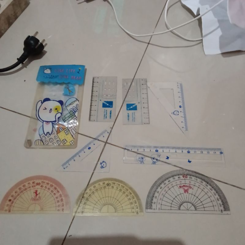 

Penggaris + busur + penggaris segitiga