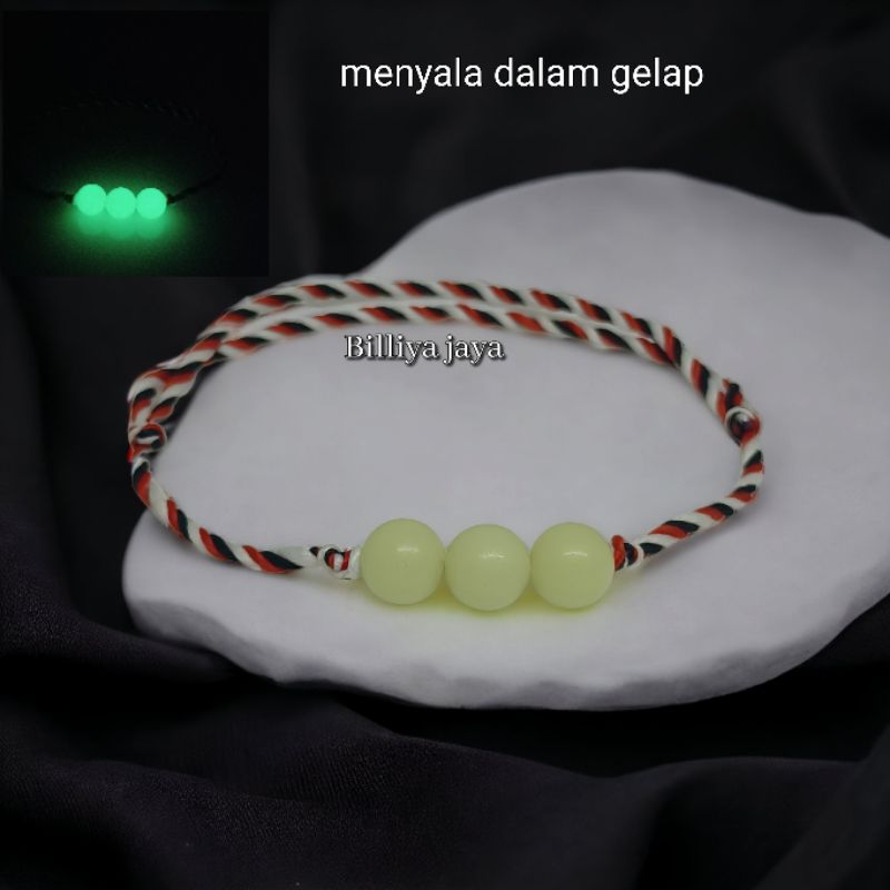 Gelang Tridatu batu posfor menyala dalam gelap