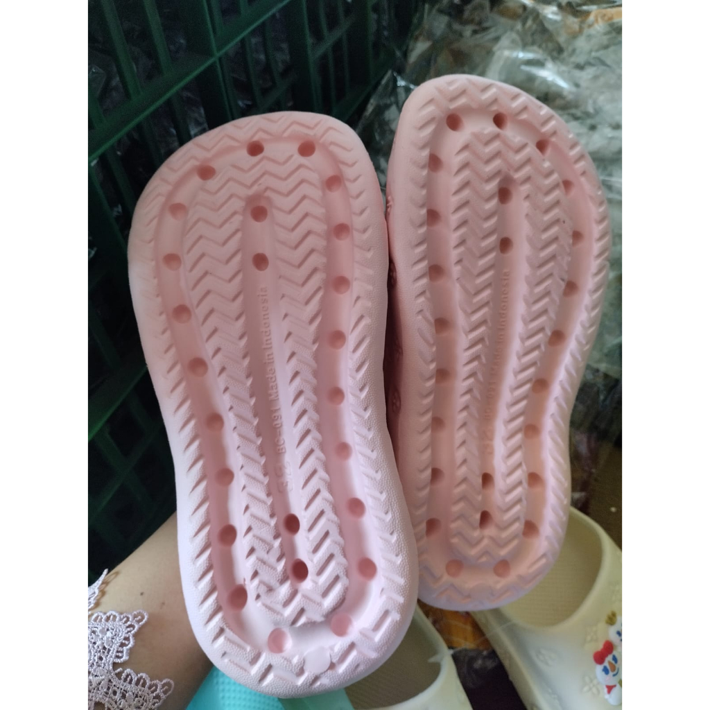 Sandal mixue anak perempuan terbaru 091 sandal selop anak cewe trendy (WAJIB TURUN 1 SIZE)