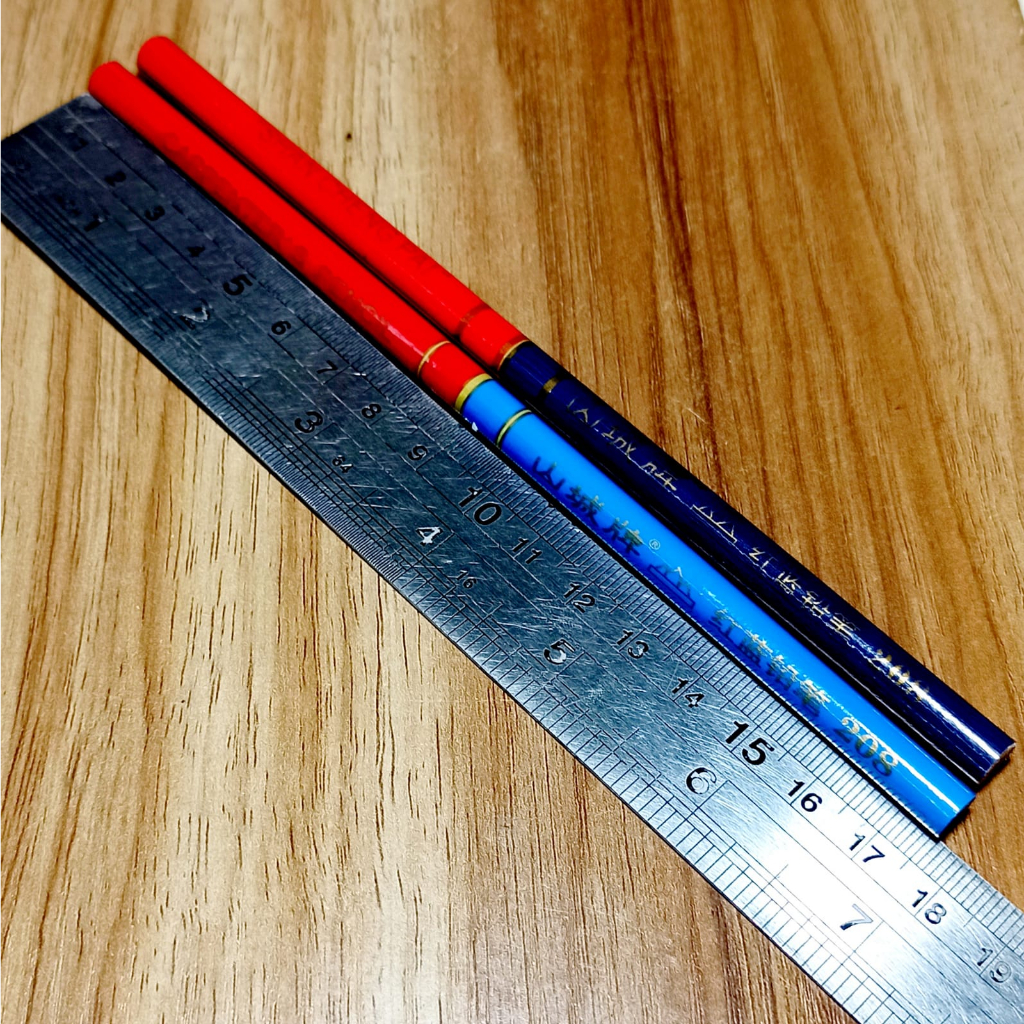 

Pensil Merah Biru Kecil / Pensil Pola Merah Biru