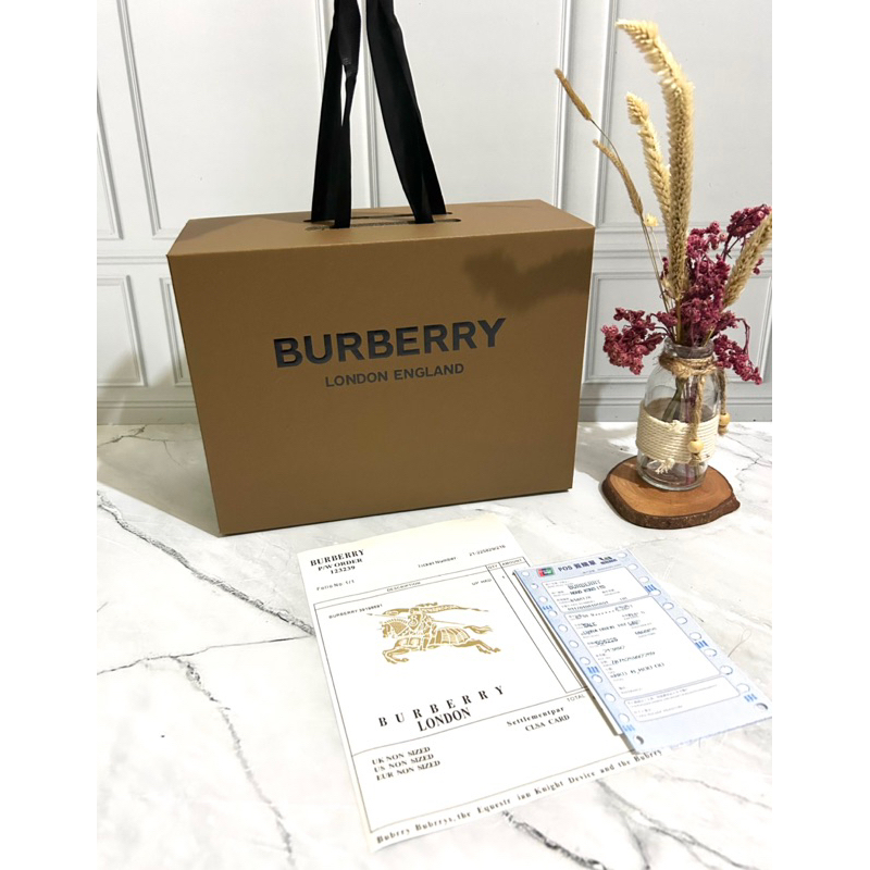 

Box Burberry Magnet Box Tas Pembungkus Kado (K.O)