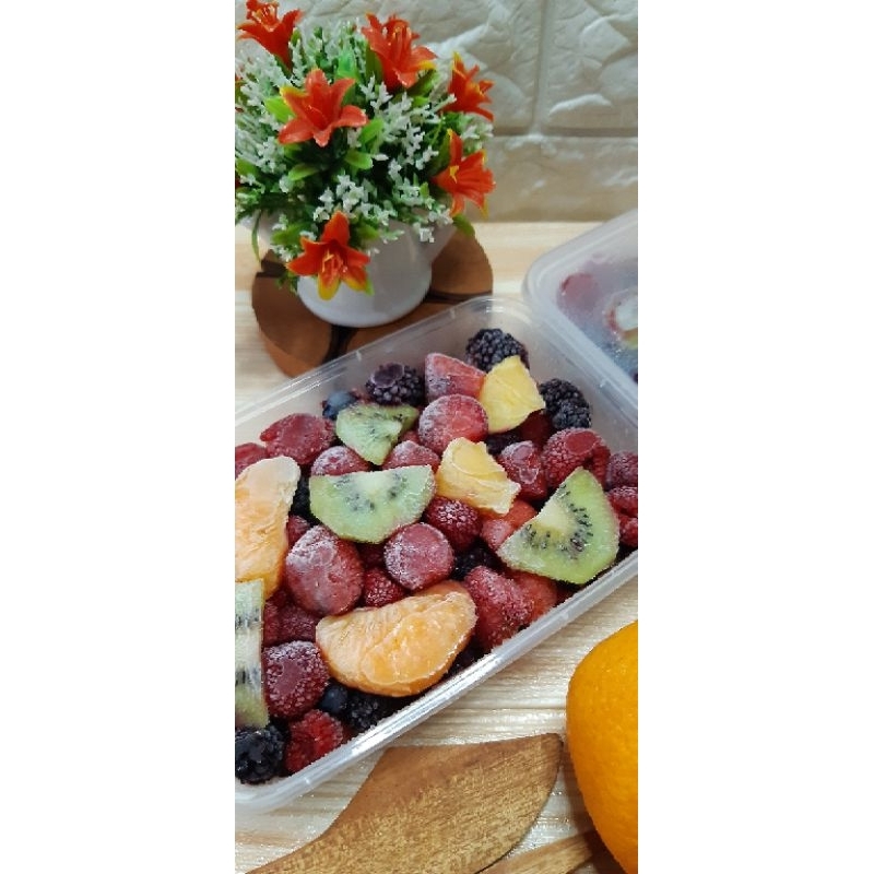 

Mixberry Frozen BONUS Kiwi and Orange Slice Mix Blueberry Blacberry Rasberry Strawberry 300gr