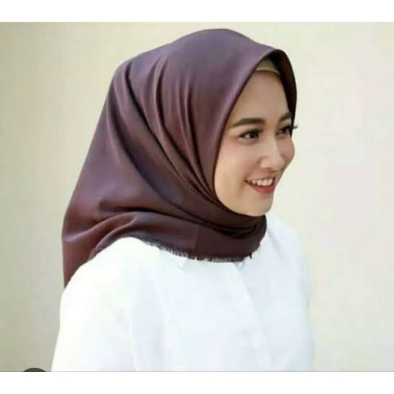 Jilbab segi empat Coklat Pramuka Saudia