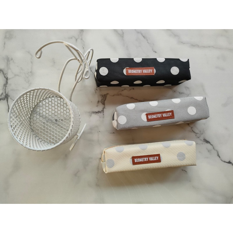 

Tempat Pensil Lontong Biometry Polkadot