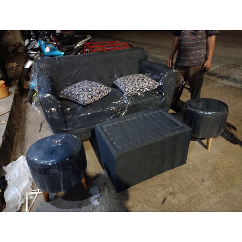 sofa bioskop kursi ruang tamu apartemen kaki kayu bantal 2. dudukan 2 bulat. + meja dan kaca