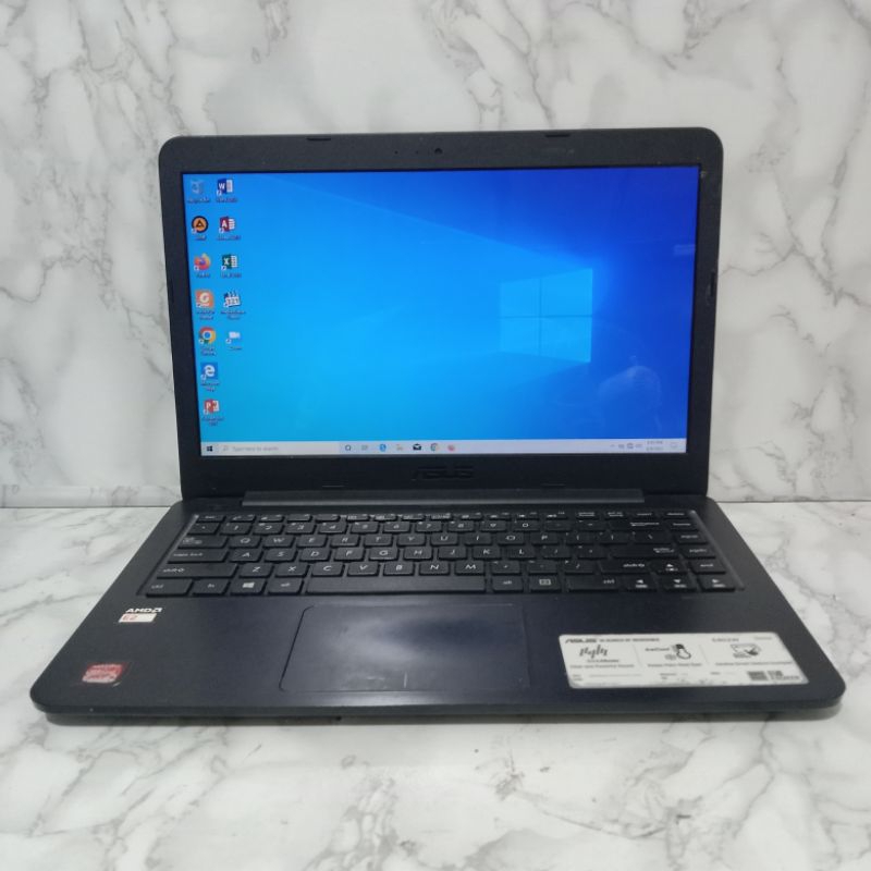 Laptop Asus E402WA AMD E2-6110/4GB/500GB Second mulus quad core
