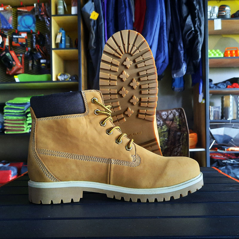 Sepatu Gunung Arei Stranger