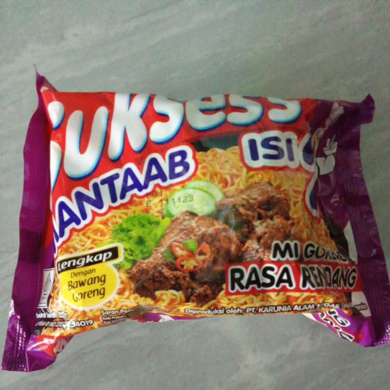 mie sukses's isi 2 mie goreng rasa rendang