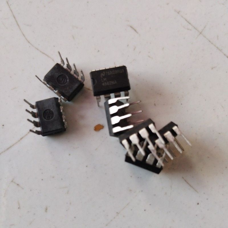 IC LM 4562 NA