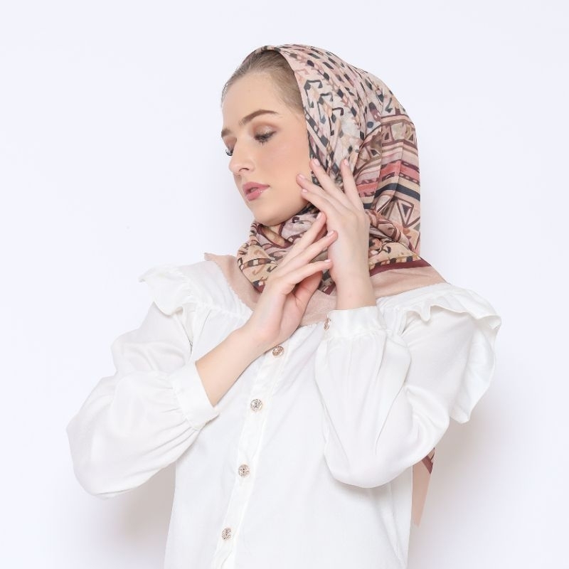 baniescoop lubna coklat susu / hijab segi empat