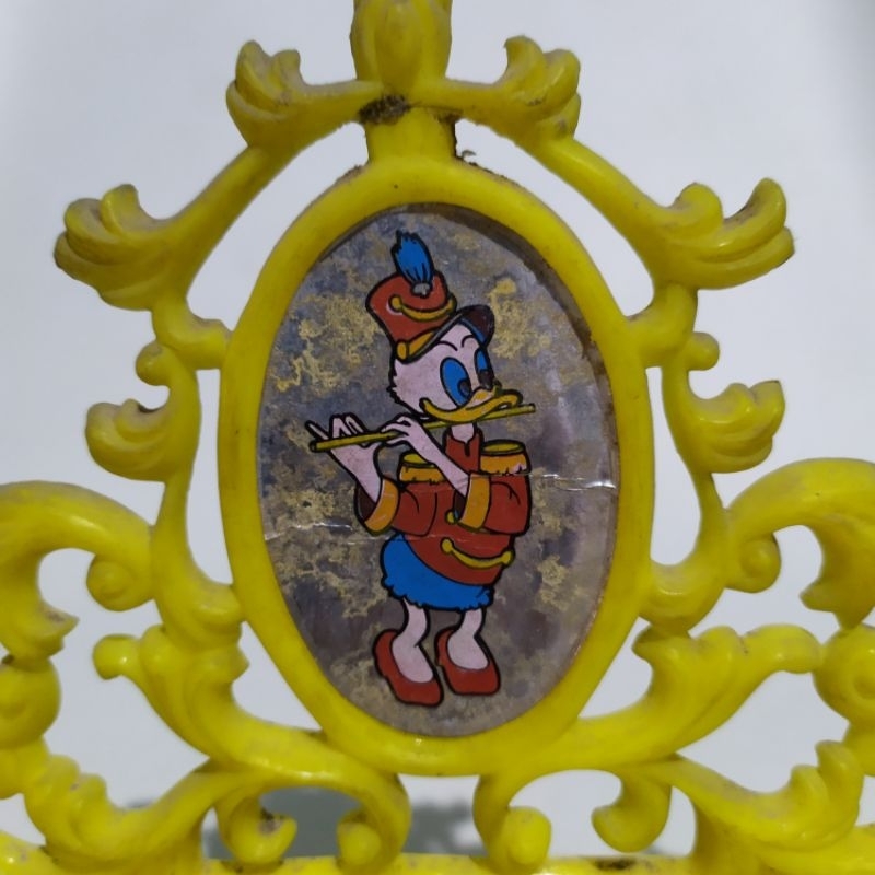 (Bekas) Gantungan Baju Gambar Daisy Duck