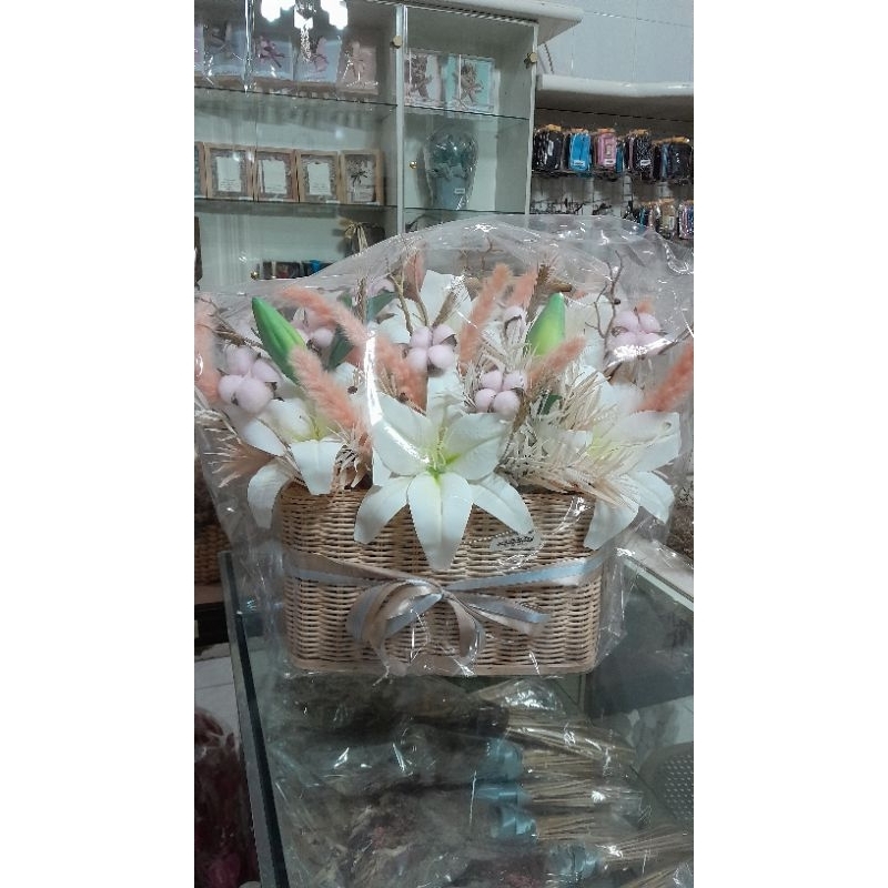Bunga Lily Casablanca Basket