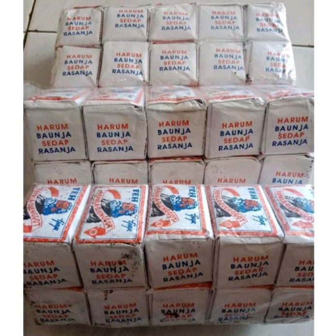 

TEH SOLO | TEH JENGGOT | TEH KEPALA DJENGGOT | ENAK WANGI HARUM NYAMAN