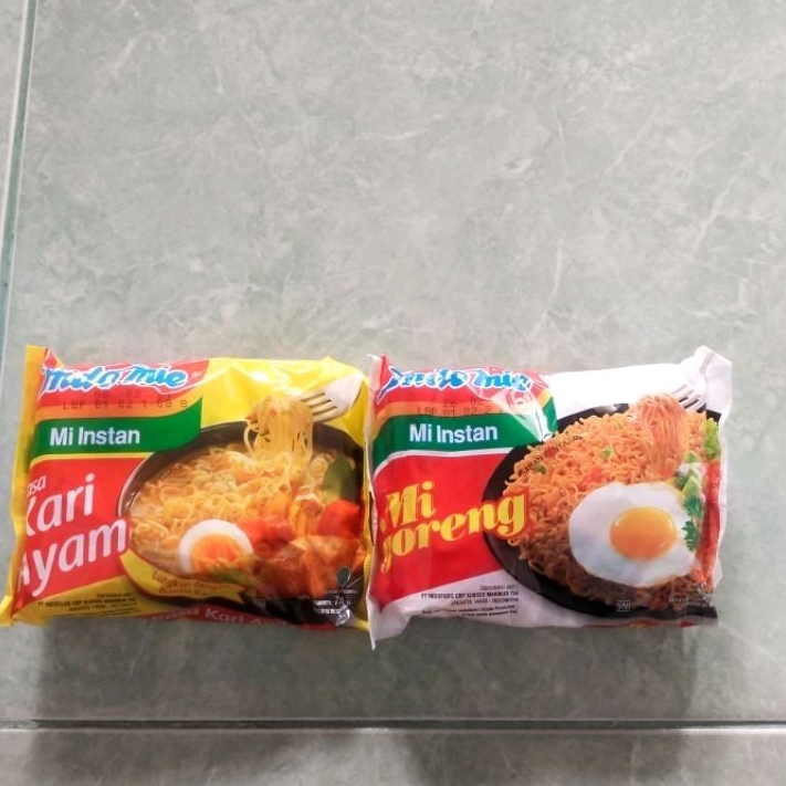 

Indomie 1 dus mi goreng 80g atau kari ayam 72g