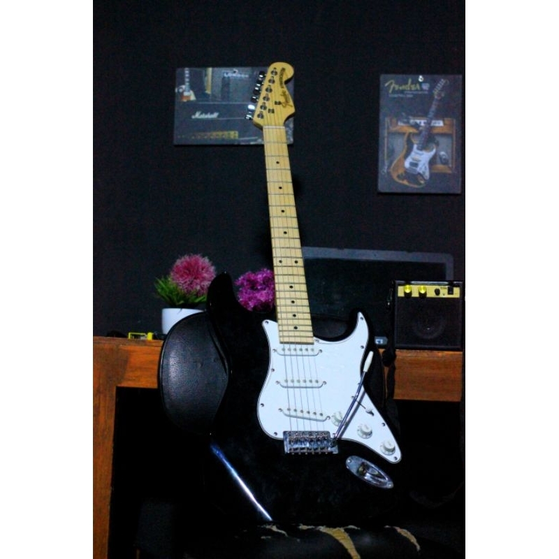 Gitar Listrik Fender Stratocaster