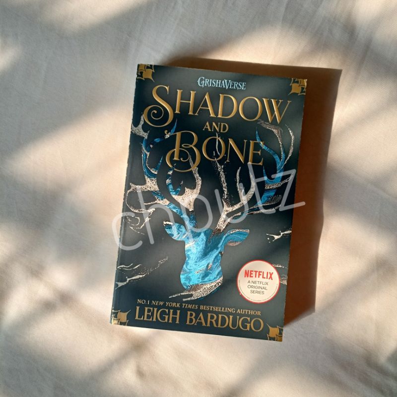 SHADOW AND BONE (Preloved)