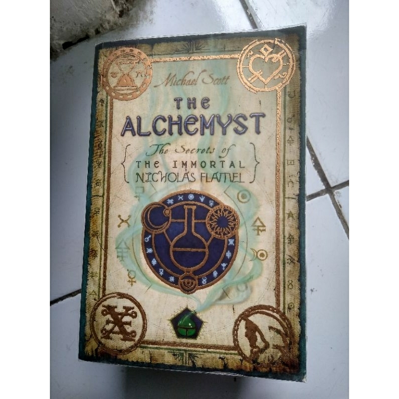 [PRELOVED] [ORIGINAL WITH MICA PLASTIC] THE ALCHEMYST BY MICHAEL SCOTT