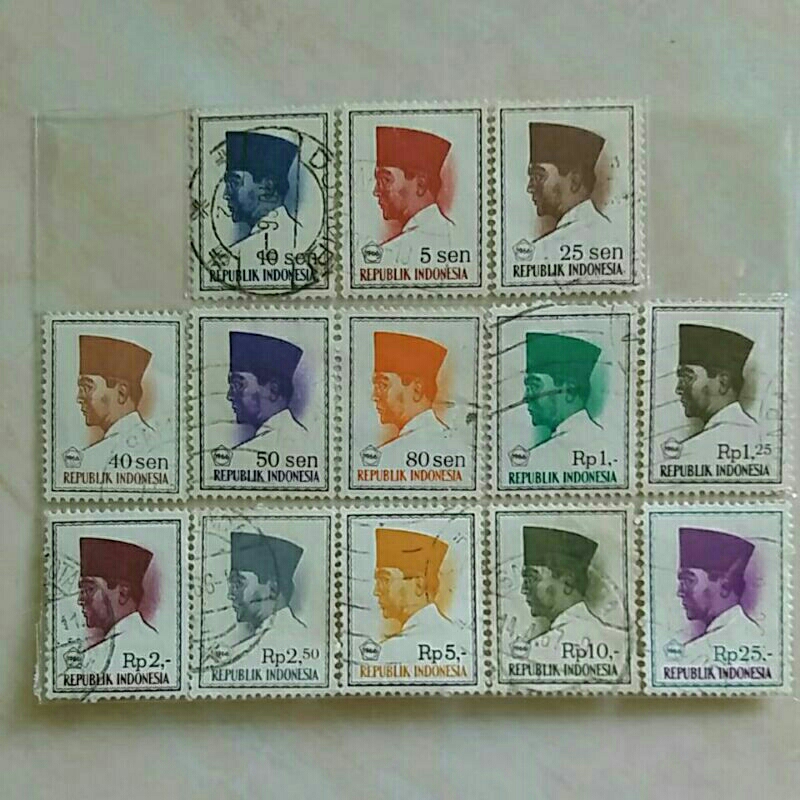 

(AB) Perangko Indonesia Presiden Soekarno 1966 Set 13pcs Used