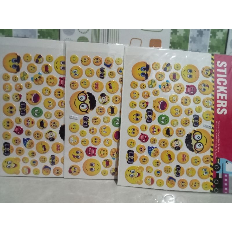 

STICKERS EMOTICON Hello Kity Strawbery dan Kupu kupu